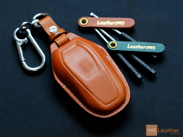 Peugeot 208 key fob cover made of premium leather, featuring a perfectly-fitted back design for a flawless fit with the key.