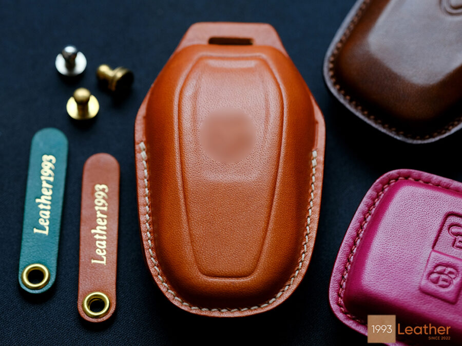 Peugeot 208 key fob cover made of premium leather, supply excellent scratch protection and long-lasting durability.