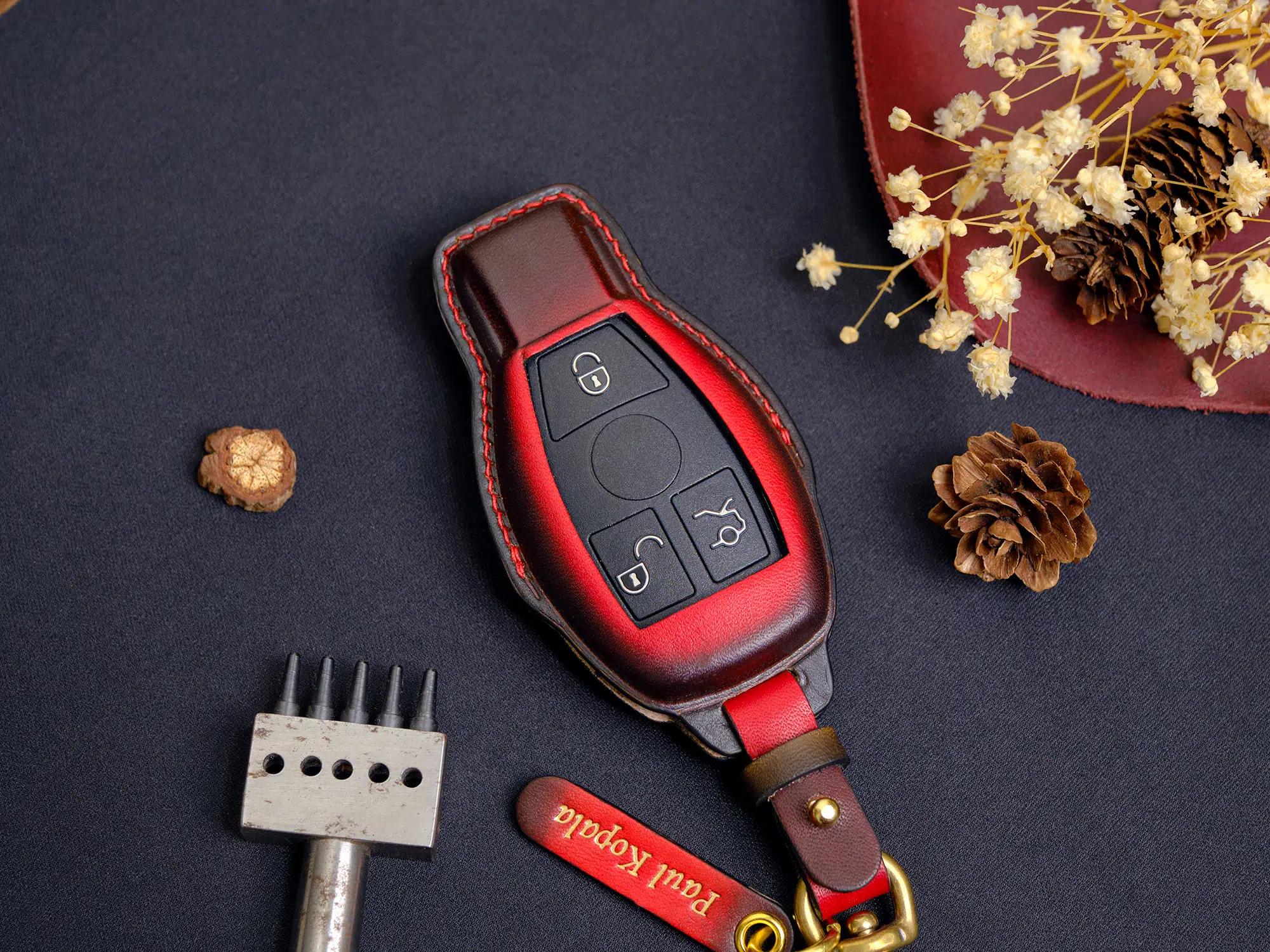 Tag khắc tên và cá nhân hóa trên bao da chìa khóa Mercedes handmade