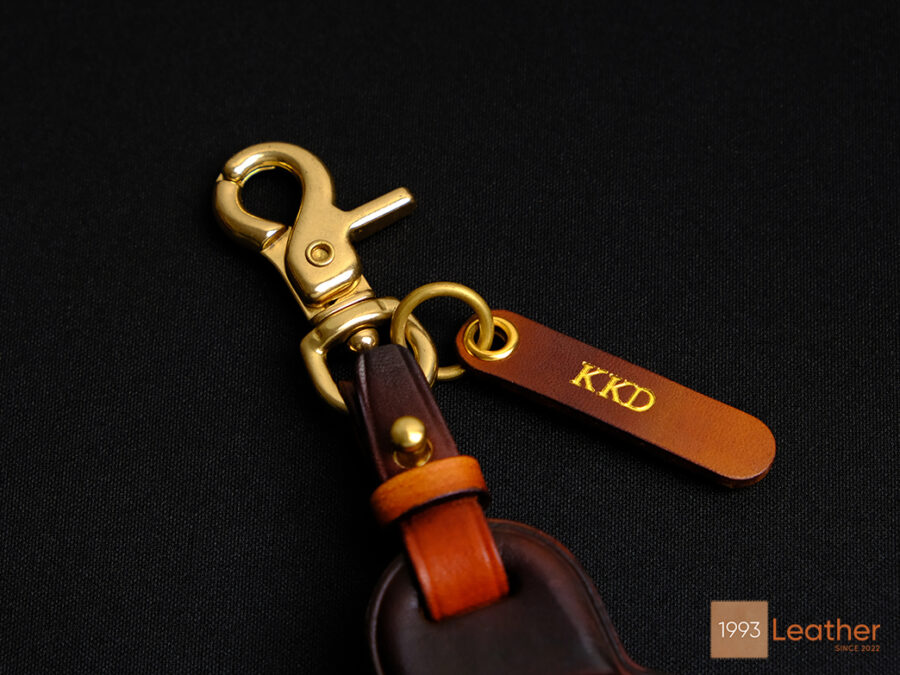 Personalized leather tag with free name engraving and customizable hardware options for Mini 3-Door Hatch key fob cover.