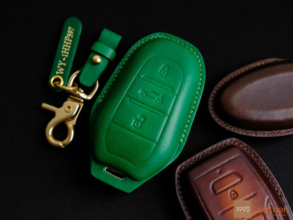 High-quality Peugeot 5008 key fob cover with top-notch stitching details