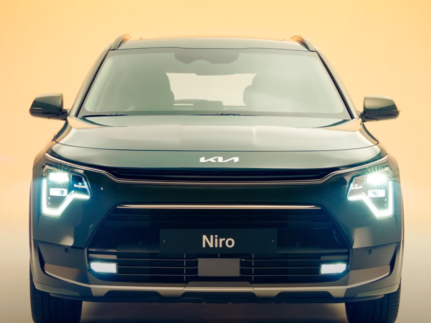 What KIA Niro Hybrid has outside and inside?