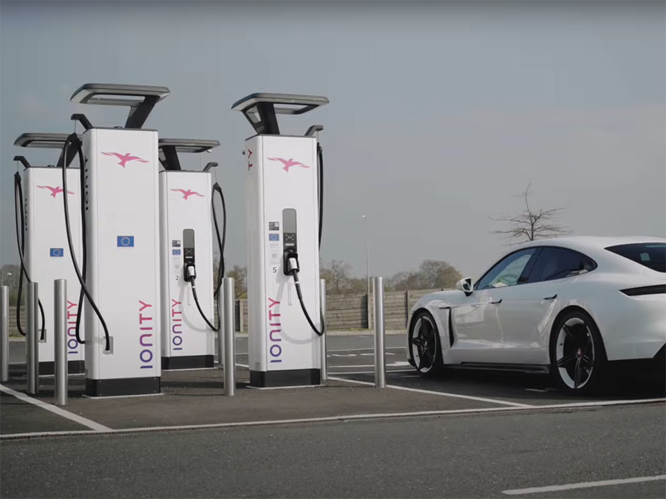 How Simple is It to Charge a Porsche Taycan by DC