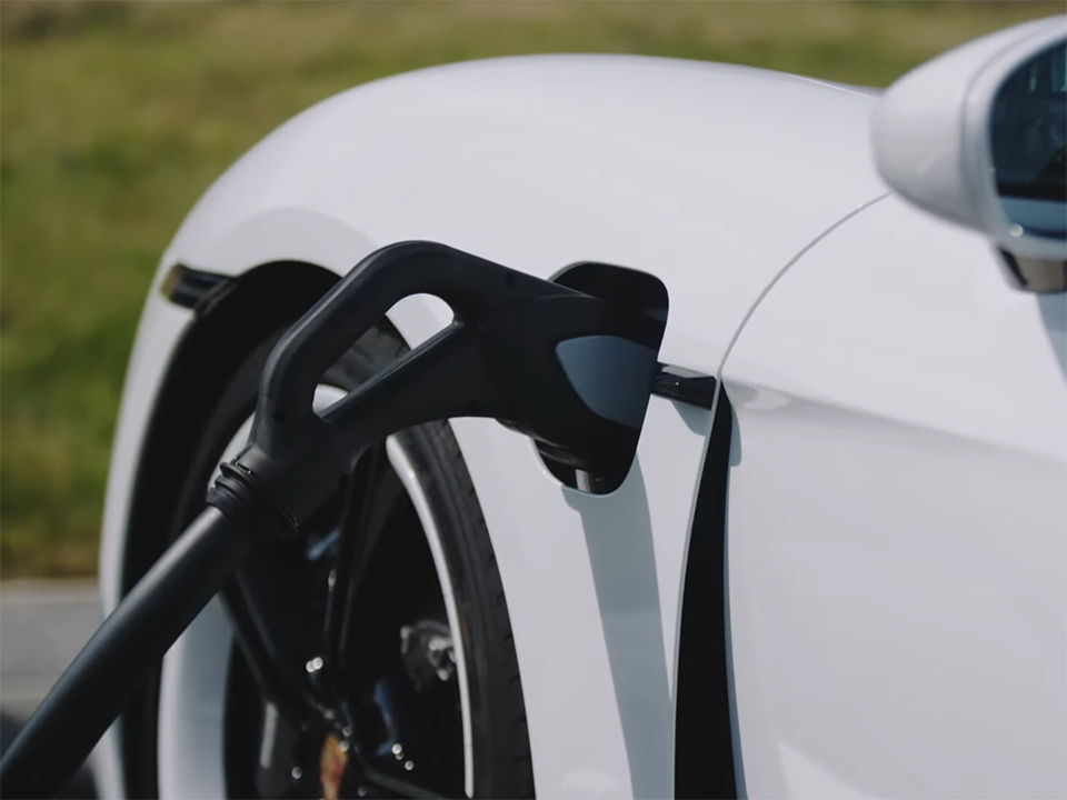 How Simple is It to Charge a Porsche Taycan by DC