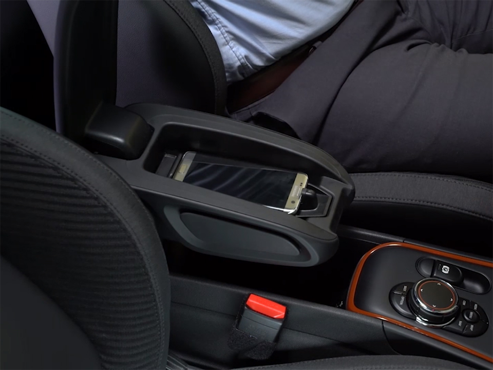 Do not need cable with MINI Cooper Wireless Charging