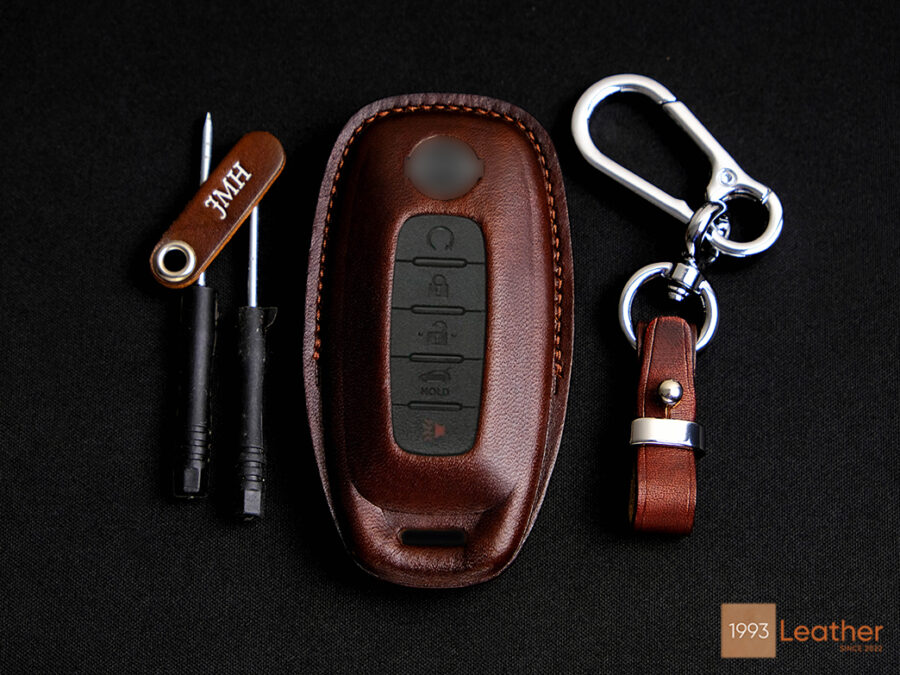 Nissan Pathfinder key fob cover made of premium Veg-tanned leather, showcasing natural elegance.