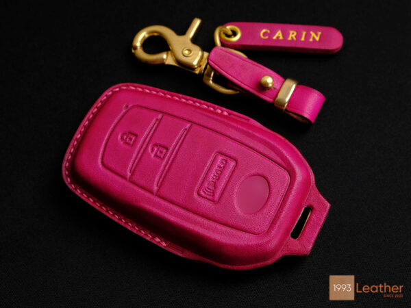 Elegant Toyota Corolla key fob cover crafted from premium leather for a sophisticated look.