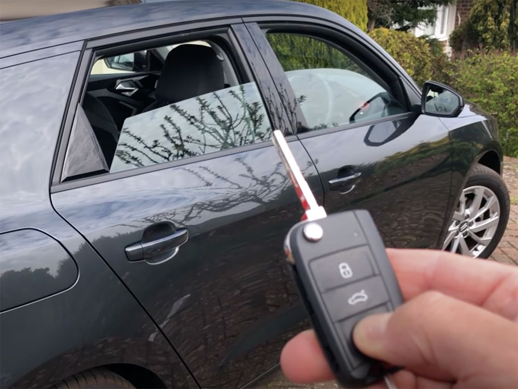 Tips Raise up and down Audi window easily with remote