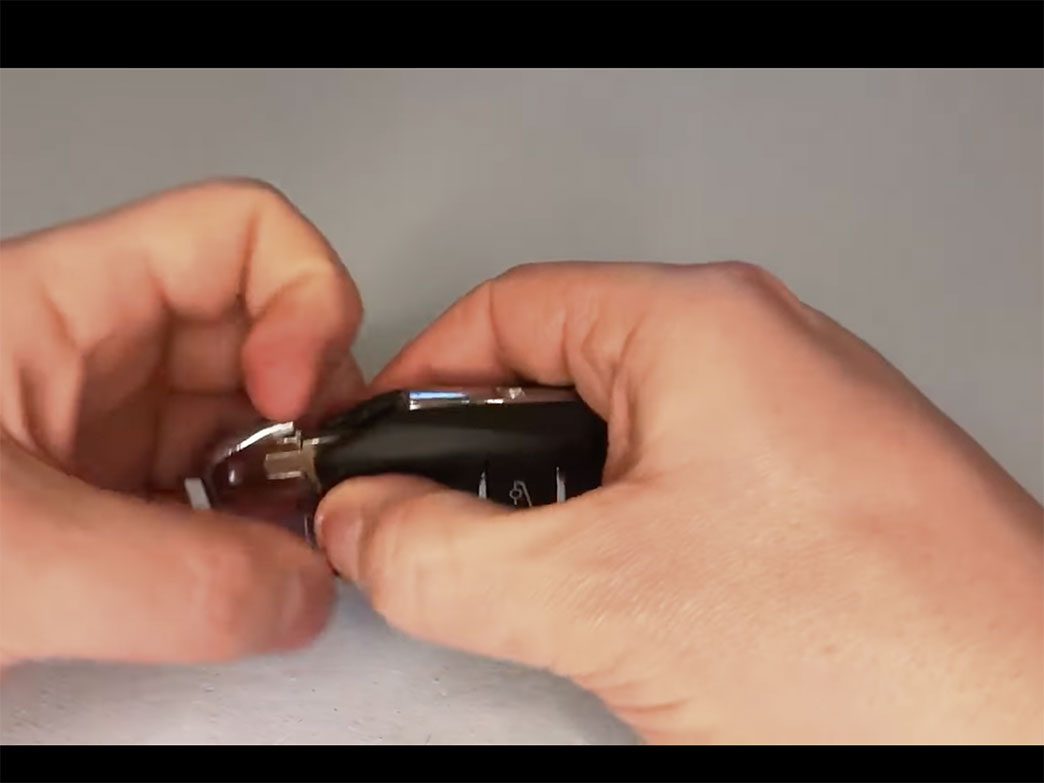 How To Change Peugeot 5008 Key Fob Battery