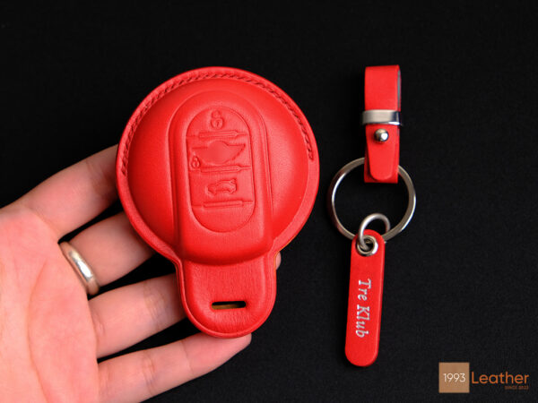 Handcrafted leather key fob cover for Mini 5-Door with durable stitching and key ring accessory for enhanced protection.