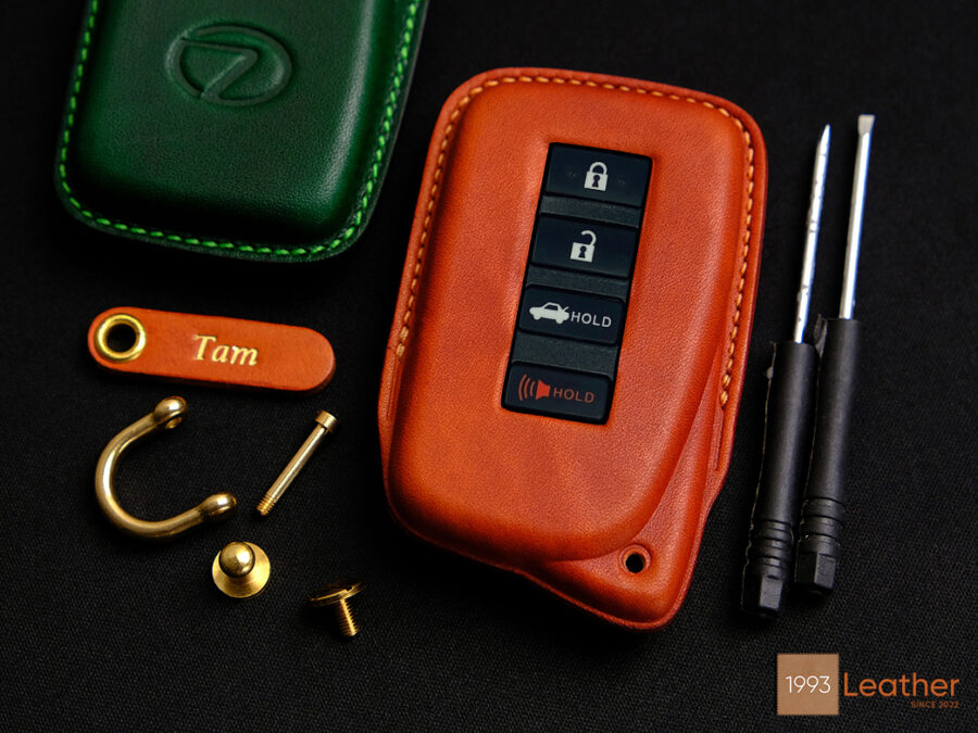 The Lexus IS key fob cover is made from premium Veg-tanned leather.