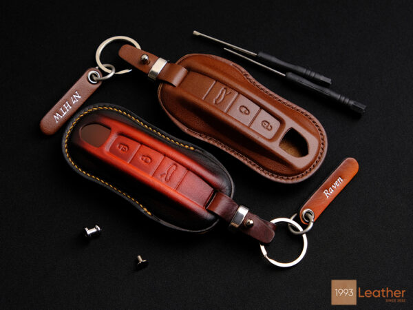 Porsche 911 key fob cover made of Italian Veg-tanned leather.