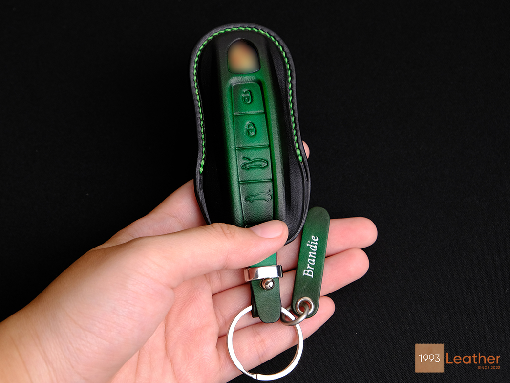 The Porsche Taycan key fob cover is designed to resist scratches, ensuring long-term durability and protecting your key fob from wear and tear.