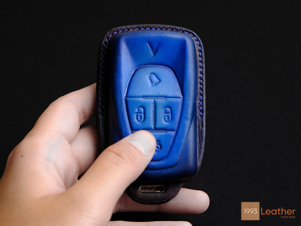 Premium VinFast key fob cover with a fully-covered design for ultimate protection.