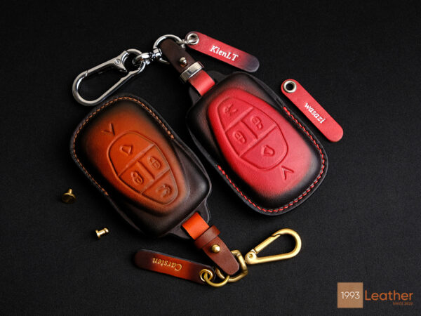 Top-quality Vinfast VF 8 key fob cover made of Veg-tanned leather