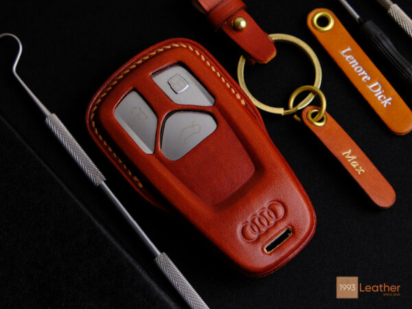 Audi Q5 – Front side of the key fob cover