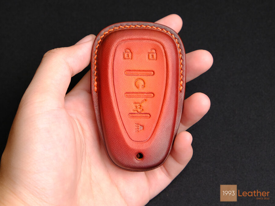 Protect your car key better with premium Veg-tanned leather.