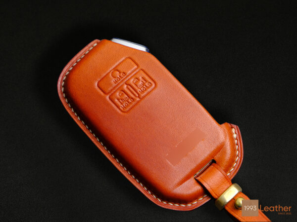 We offer premium Veg-tanned leather and several other leather types for you to choose from.