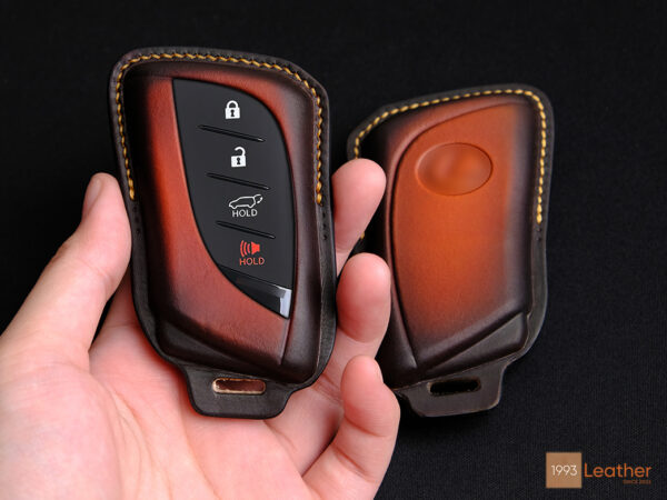 The Lexus LX key fob cover becomes more luxurious with premium Veg-tanned leather.