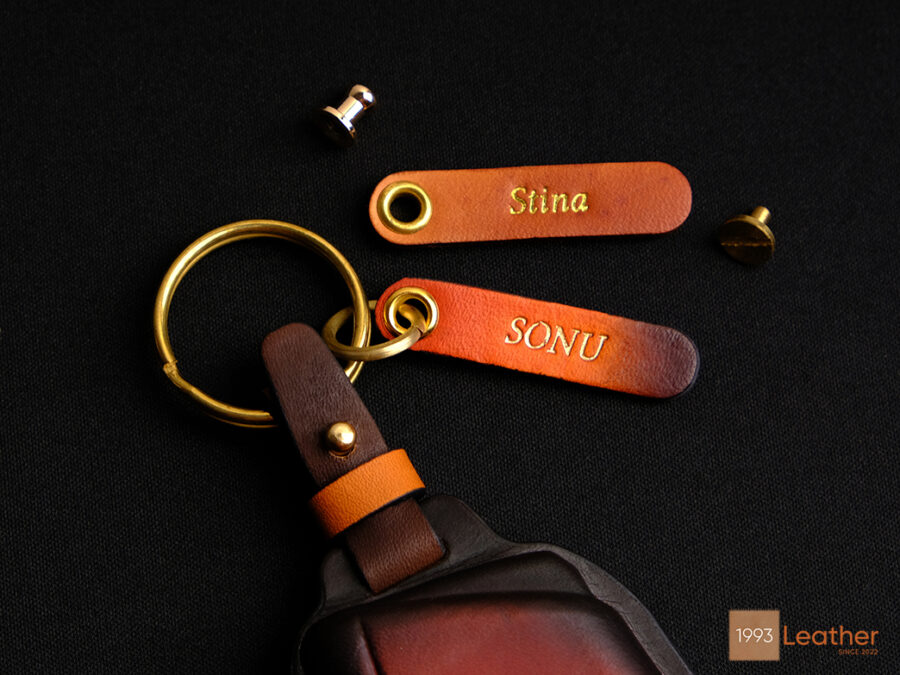 Unique personalization with a keychain and engraved name tag