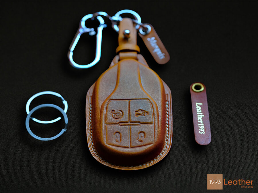 Premium leather key cover, minimalist design and exquisite craftsmanship.