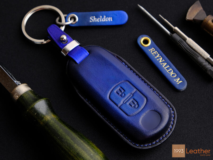 Mazda CX-5, CX-50 key fob cover - old version in vibrant royal blue made from durable and eco-friendly Veg-tanned leather.