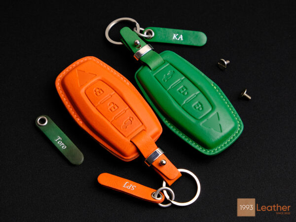 Mitsubishi Outlander key fob cover made of Vegtan leather