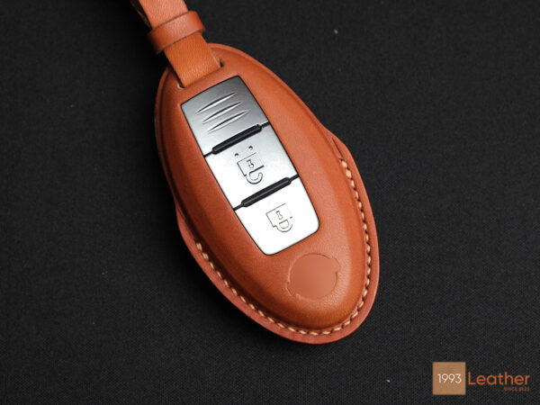 Nissan Qashqai key fob cover made of high-quality material, showcasing fine stitching for durability and elegance.