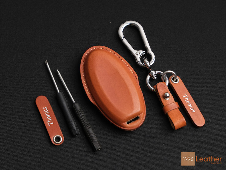 Nissan Qashqai key fob cover with free engraved tag and customizable hardware options