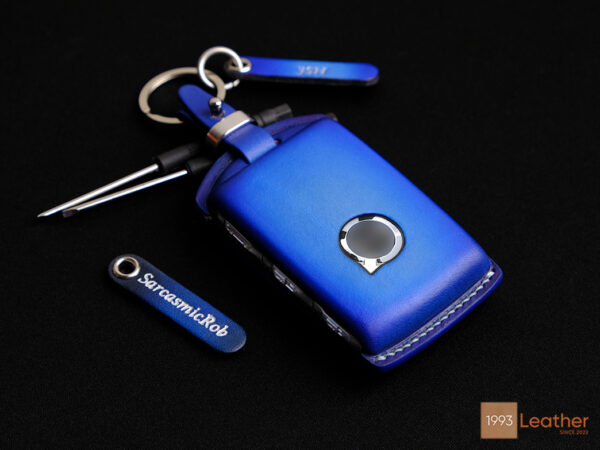 Volvo EX key fob cover made of high-quality Veg-tanned leather for a luxurious and durable finish.