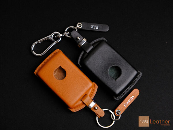 Volvo V key fob cover made of premium Vegtan leather