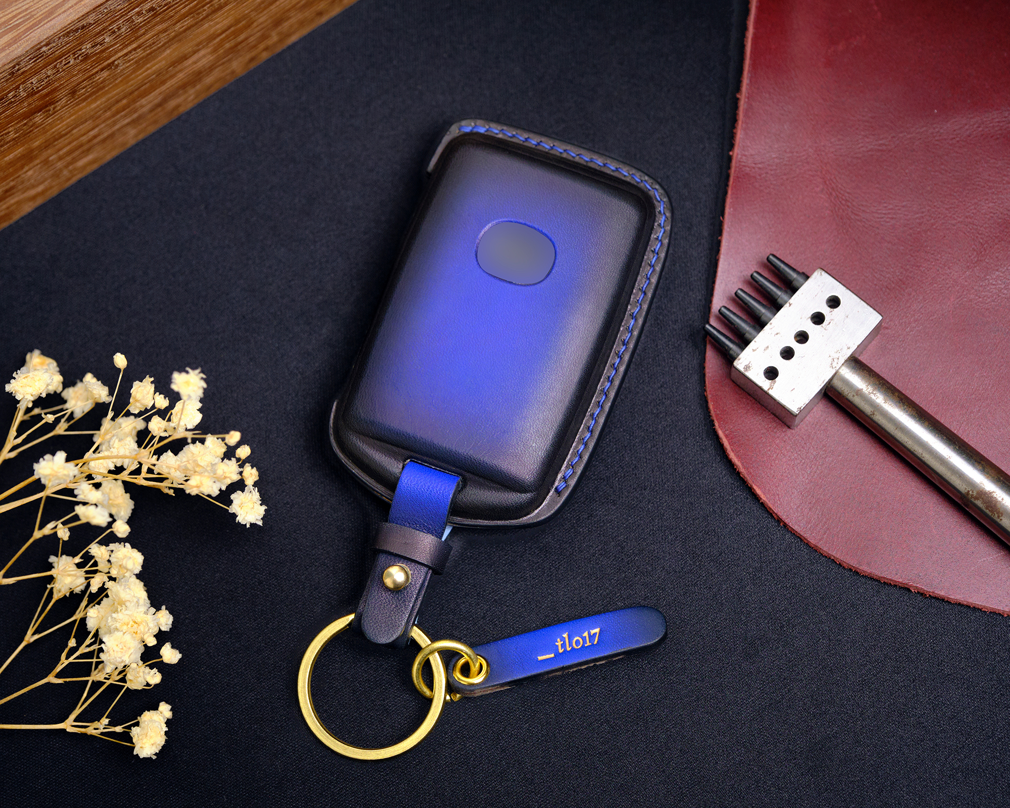 Experience the top-tier craftsmanship of this Mazda MX-5 Miata key fob cover, made of superb Veg Tan leather for a high-end look and feel.