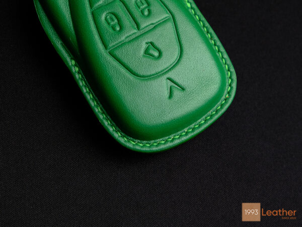 Vinfast VF 9 key fob cover showcasing intricately crafted stitching for a premium finish.
