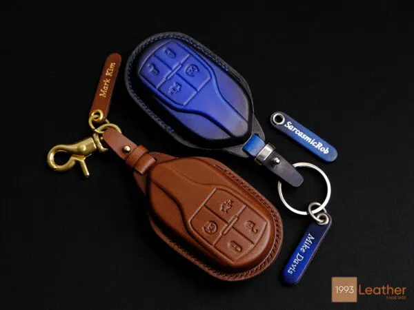 High-quality Vegtan leather key fob cover for Maserati GranTurismo GranCabrio, ensuring durability and elegance.