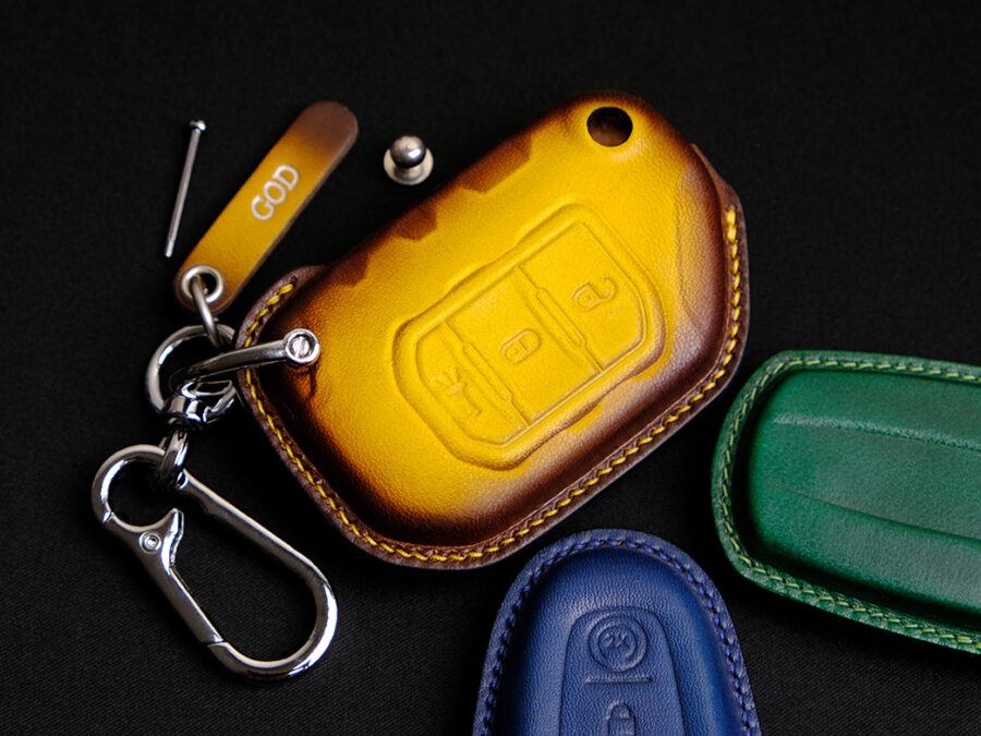 Jeep Grand Cherokee key fob cover crafted from natural leather, built to resist scratches and maintain a clean finish over time