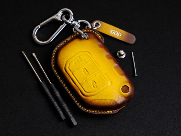 Jeep Grand Cherokee key fob cover made of Vegtan leather, offering durability and a naturally aged finish over time