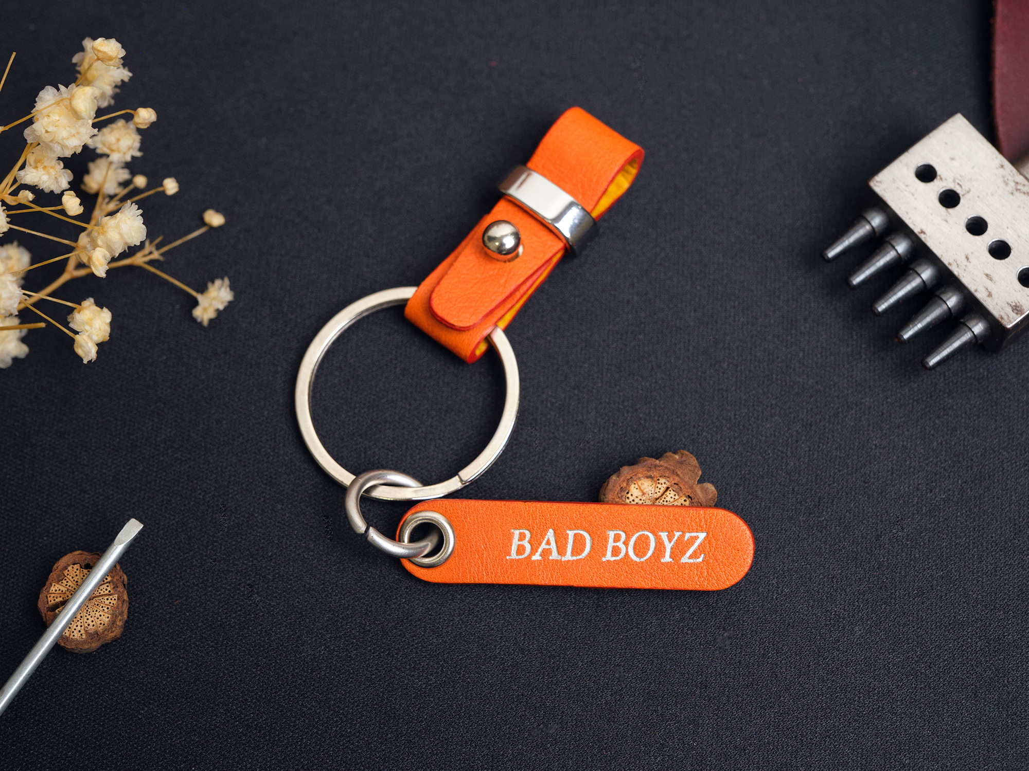 Top-quality key fob cover for Aston Martin DBX featuring a complimentary tag engraved and four elegant hardware choices for personalized styling.