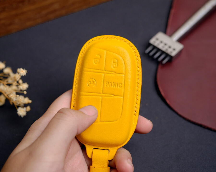 High-quality leather key fob cover for Jeep Compass designed to guard against scratches while preserving a sleek, elegant finish.