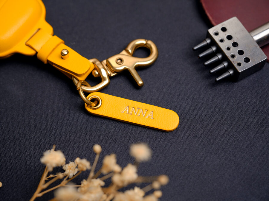 Premium leather key fob cover for Jeep Compass featuring a complimentary engraved tag and four elegant hardware choices for personalization.