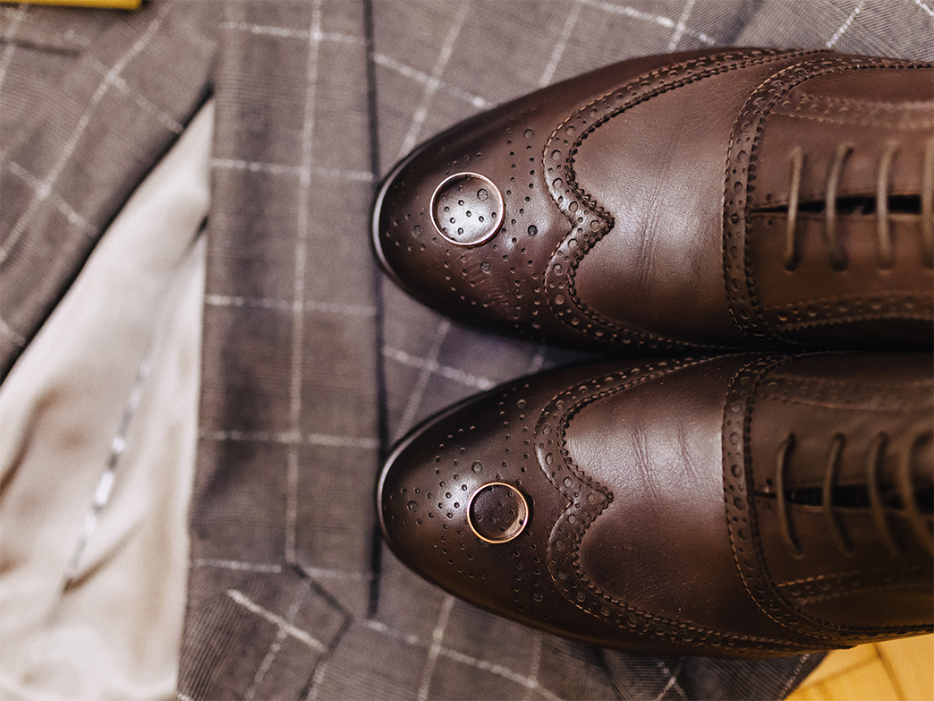 Full-grain leather is used to make many leather goods with top-class quality.