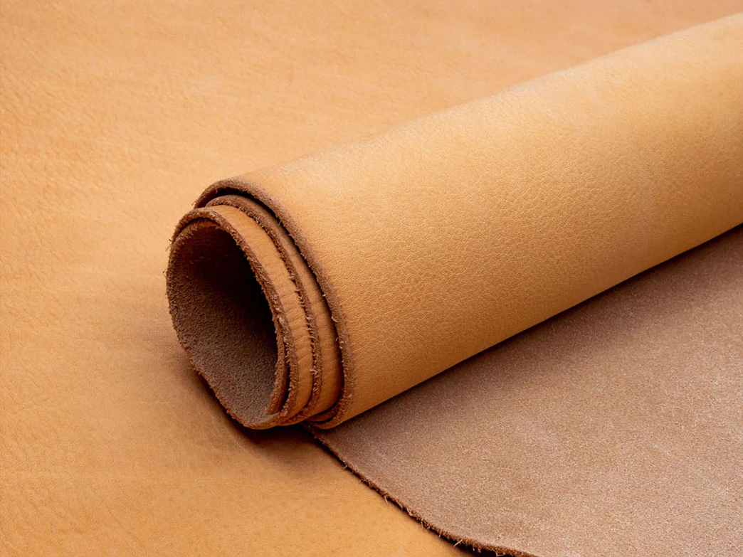 The Comparison between Veg-tanned vs. Crazy Horse Leather: Durability, Aesthetics and Applications